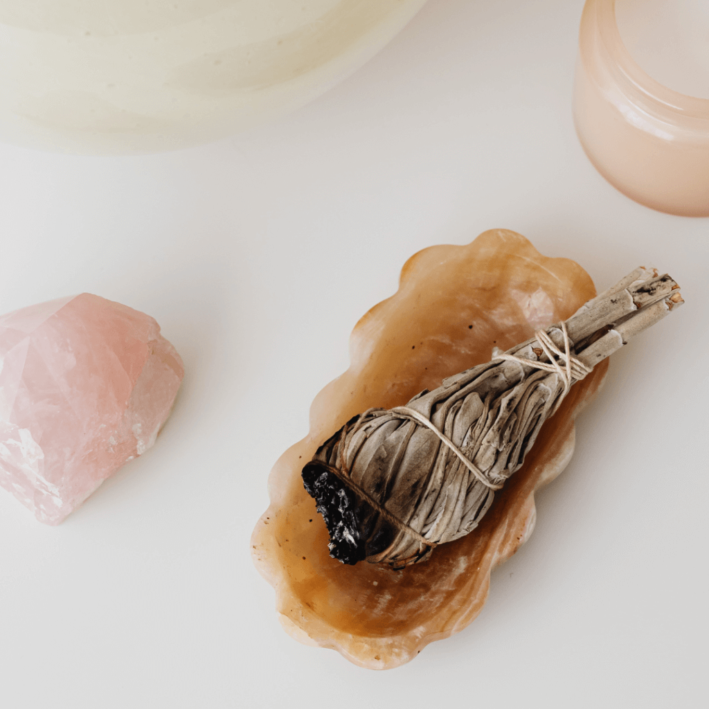 Propiedades Esotéricas de los Sahumerios Atado Salvia