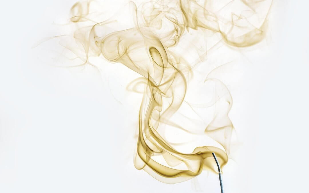 Cómo limpiar y armonizar las energías de tu casa con inciensos?